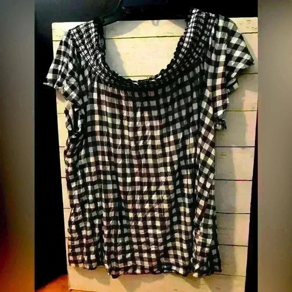 Lane Bryant off the shoulder Top size 14 #2211‎